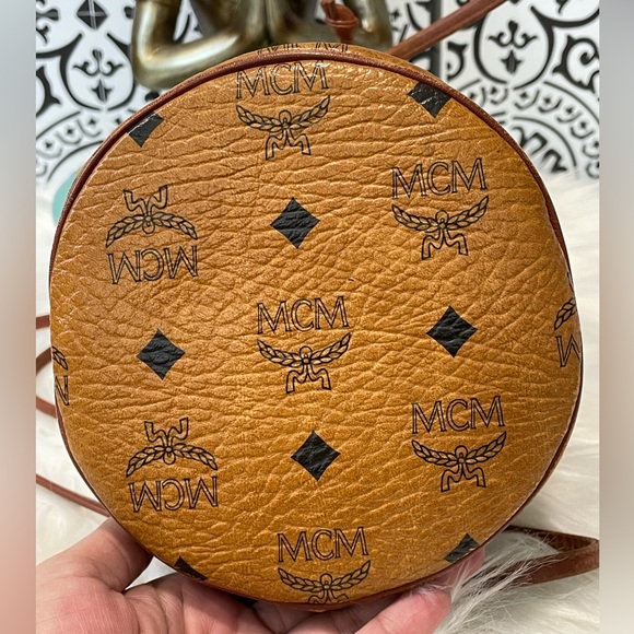 (MT169) Authentic Vintage MCM Bucket Bag/Crossbody - Picture 3 of 9